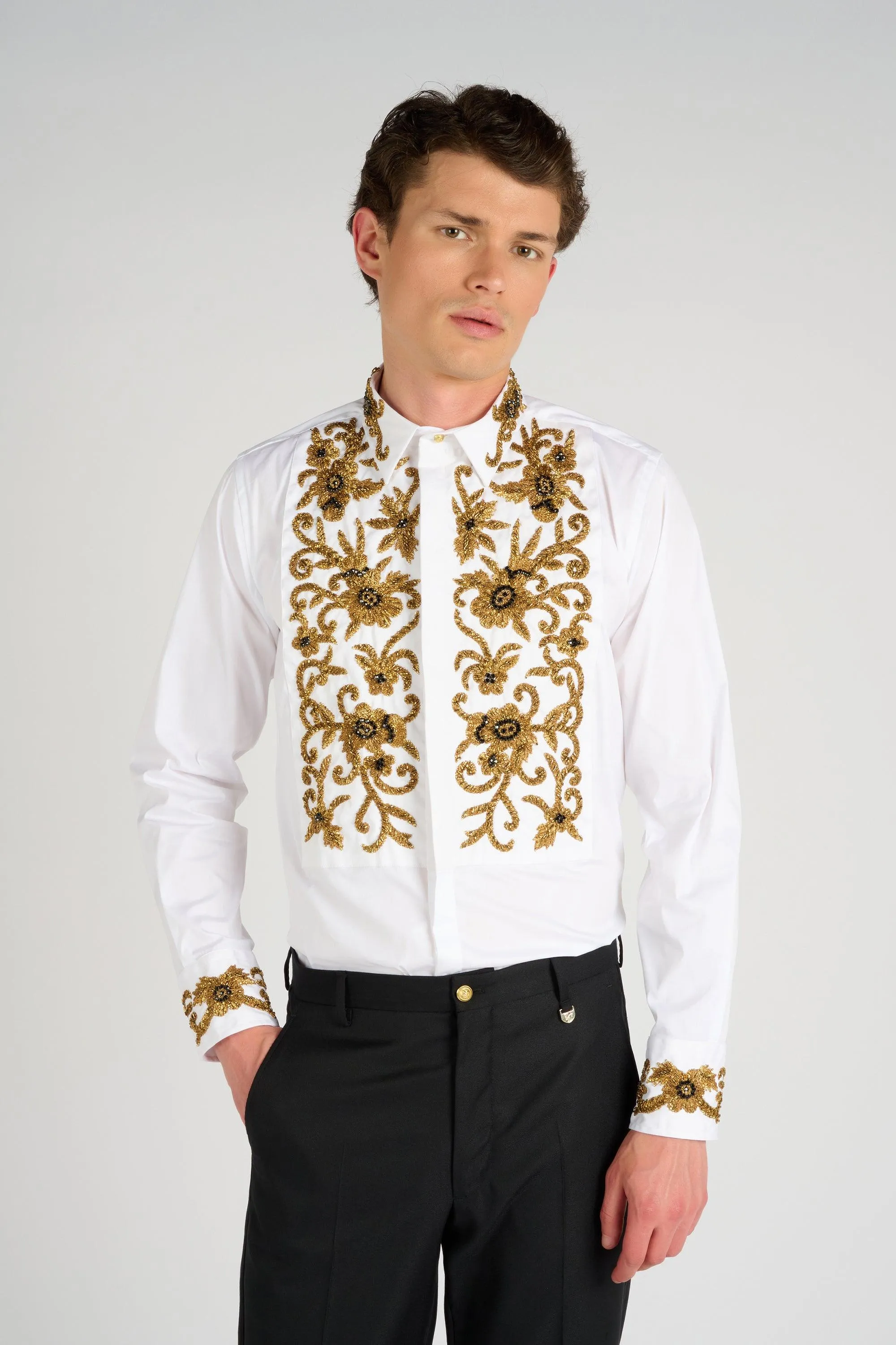 CHEMISE A PLASTRON ET POIGNEES BRODEES