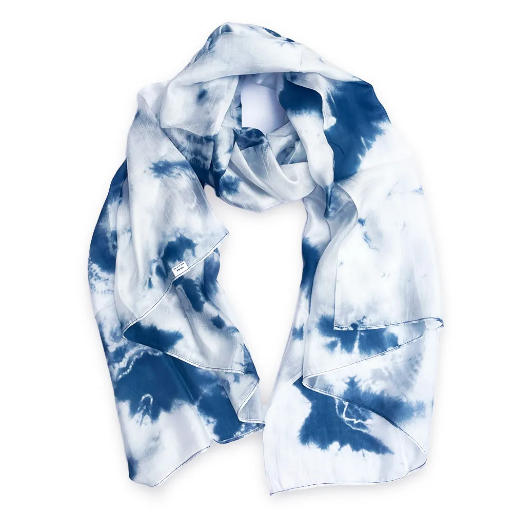 Foulard en soie femme blanc et bleu Turin | Atelier de Hoi An